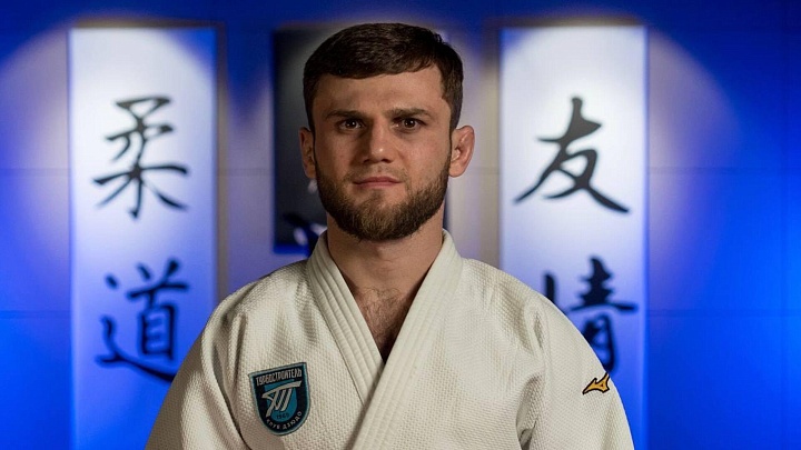 Блиев выиграл первое золото после возвращения российским дзюдоистам флага