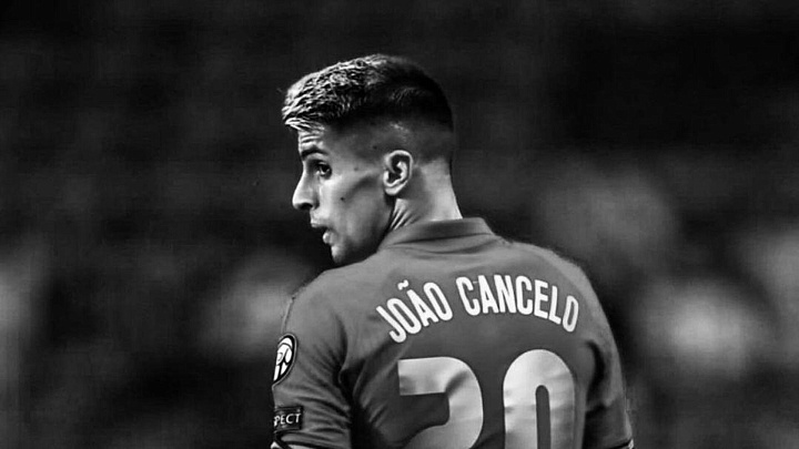 "Барселона" повторно объявила об аренде Канселу