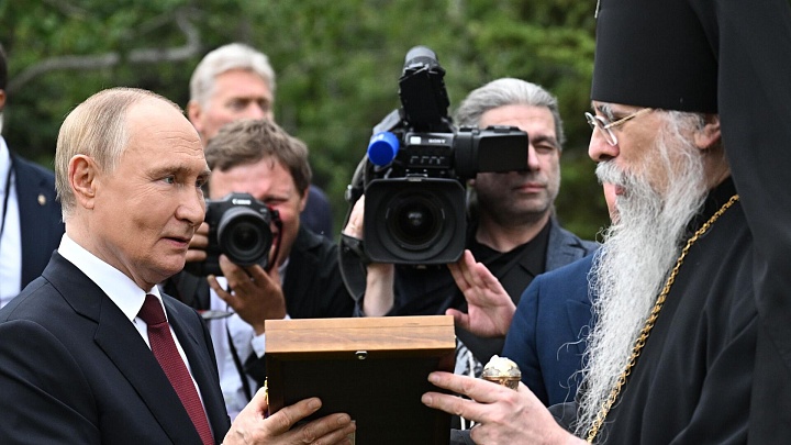 Секретарь встречавшегося с Путиным священника рассказал об обмене иконами